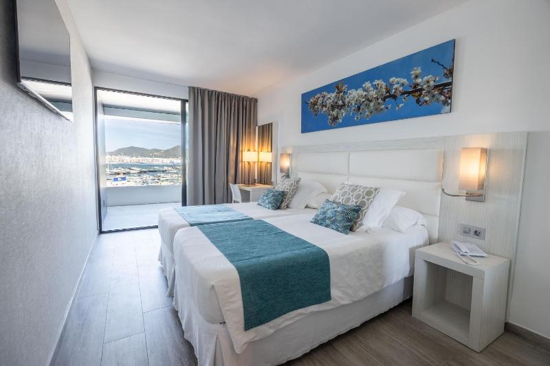 Deluxe Twin Room with Spa Access image 4