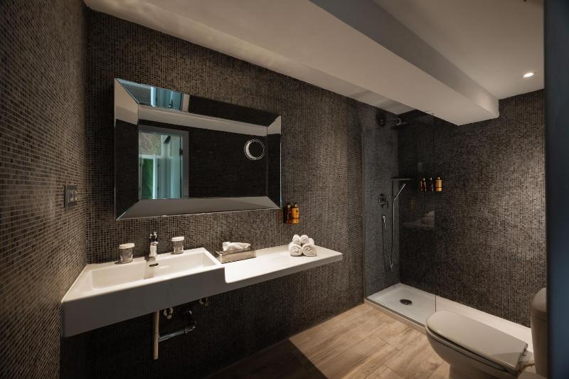 Suite with Sea View image 4