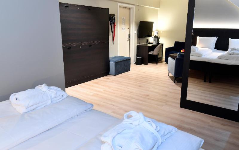 Business Room image 3