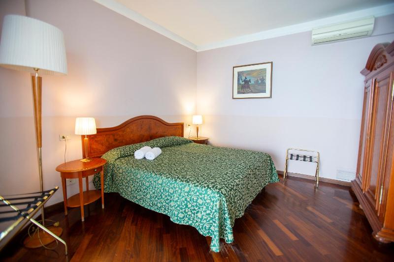 Superior King Room image 1