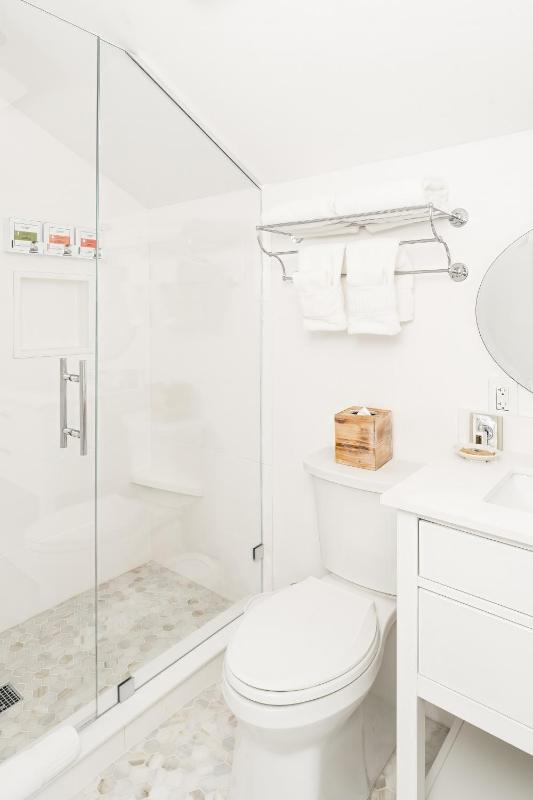 Deluxe One Bedroom Cottage - John Jay image 3