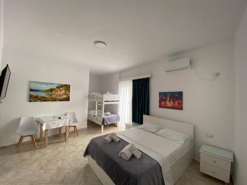 Deluxe Quadruple Room image 1