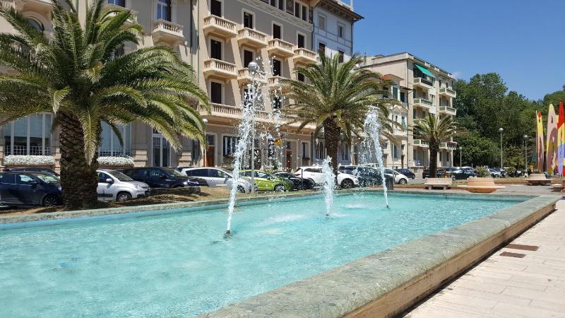 Viareggio Old Style Sea View - image 1