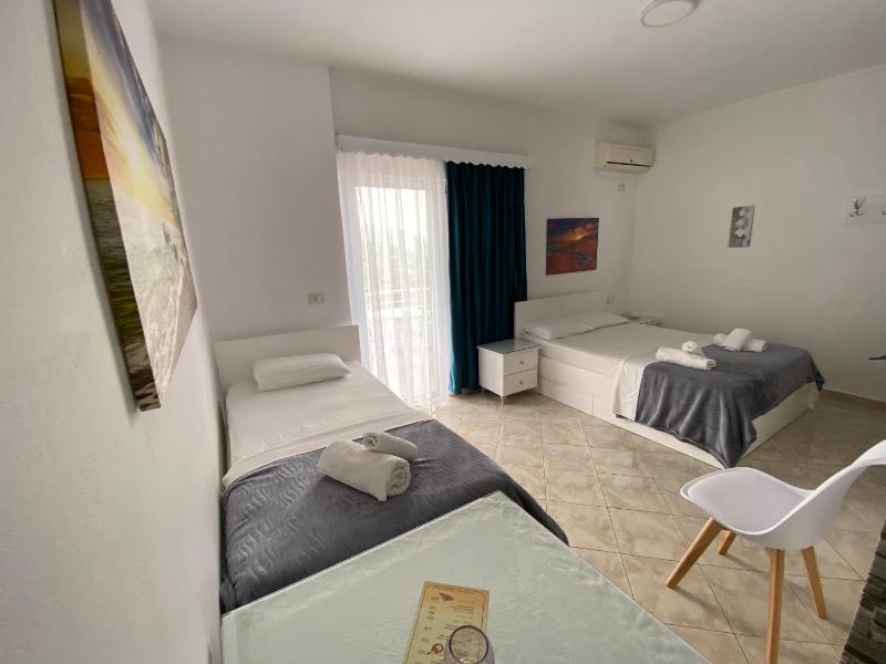 Deluxe Triple Room image 3