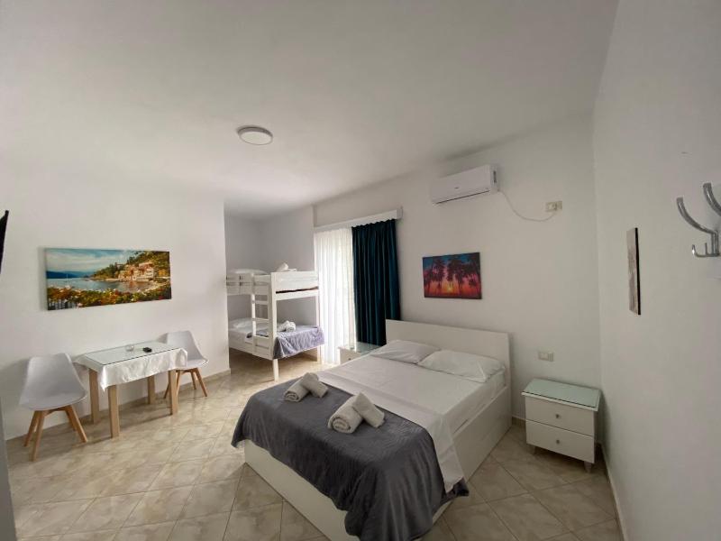 Deluxe Quadruple Room image 2