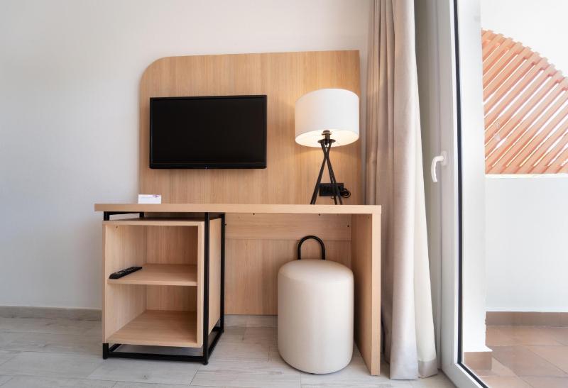 Single Room image 3