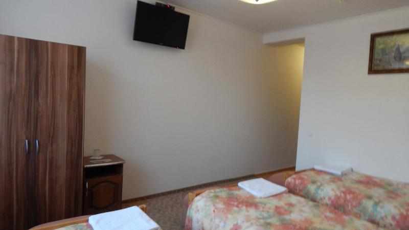 Standard Triple Room image 2