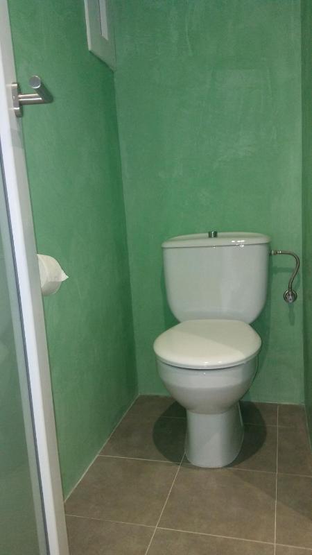 Basic Double Room image 3