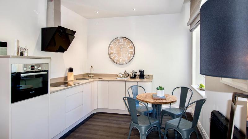 Townhouse One-Bedroom Deluxe Apartment image 1