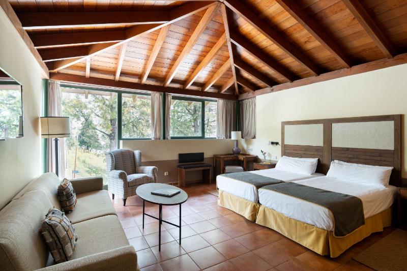 Standard Double Room (2 Adults + 1 Child) image 3