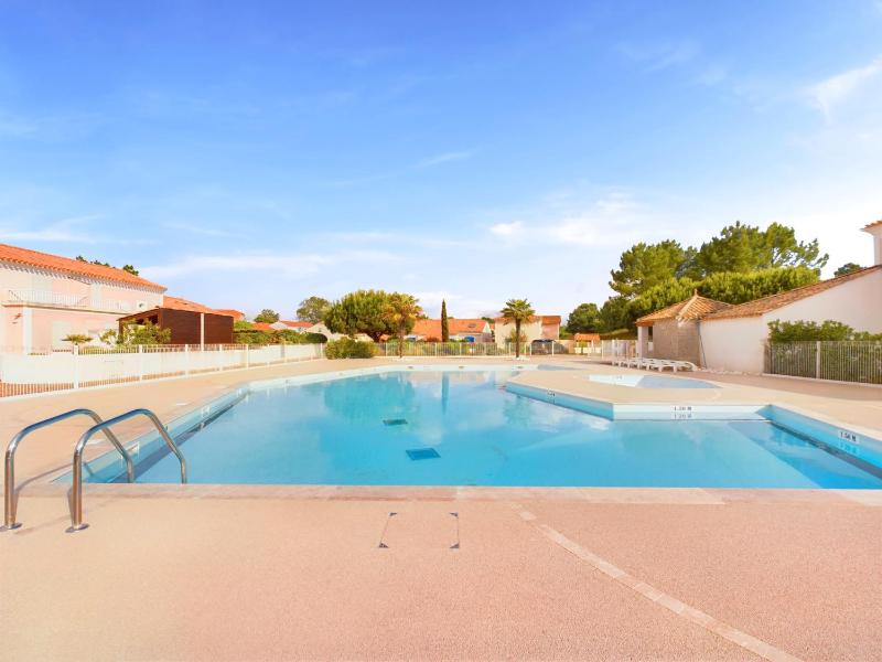 Maison pour 5 proche plage piscine commune - image 8