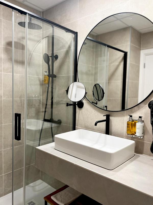 Double or Twin Room image 4