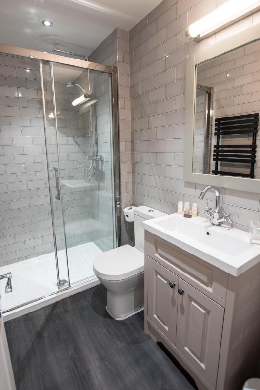 Townhouse Two Bedroom One Bathroom Apartment image 4