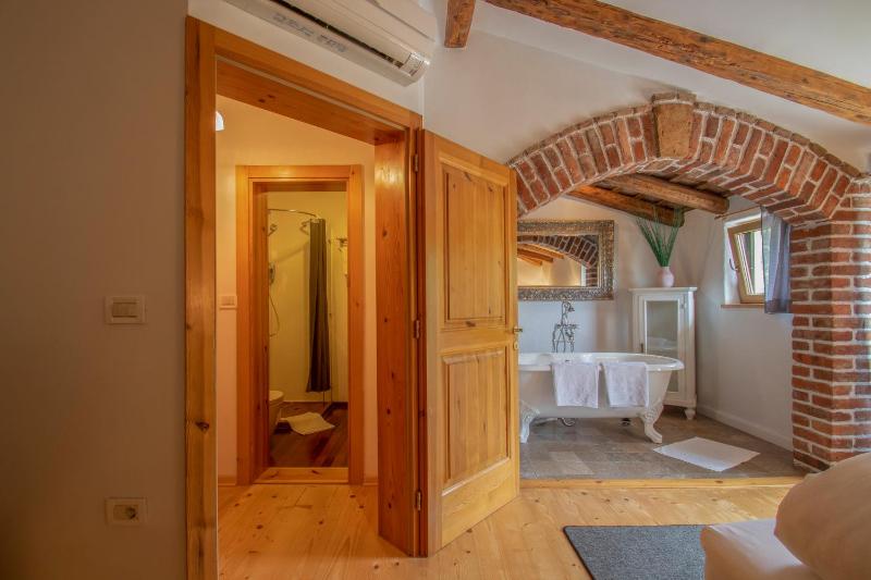 Standard Double Room with Bath image 1