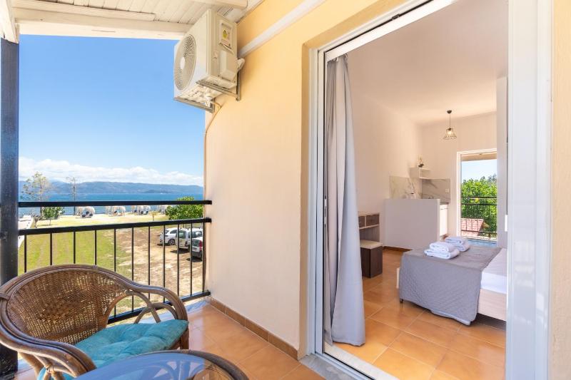 Superior Room with Balcony and Sea View image 1
