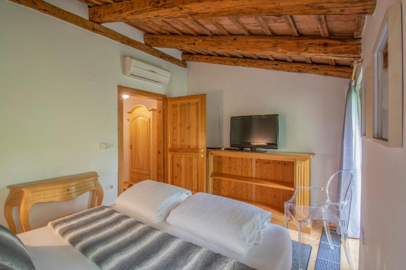 Economy Double Room image 3