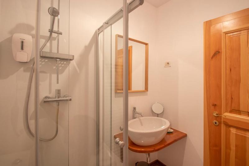Economy Double Room image 4