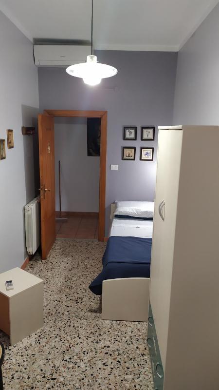 Single Room with Private External Bathroom image 2
