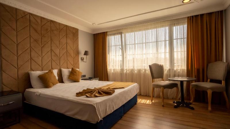 Suite with City View image 2