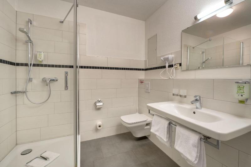 Comfort Twin Room image 3