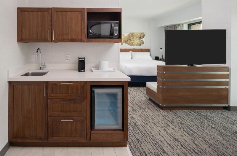 King Room with Kitchenette image 2