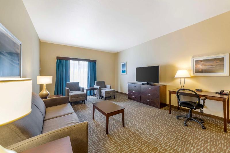 Queen Suite with 2 Queen Beds image 3