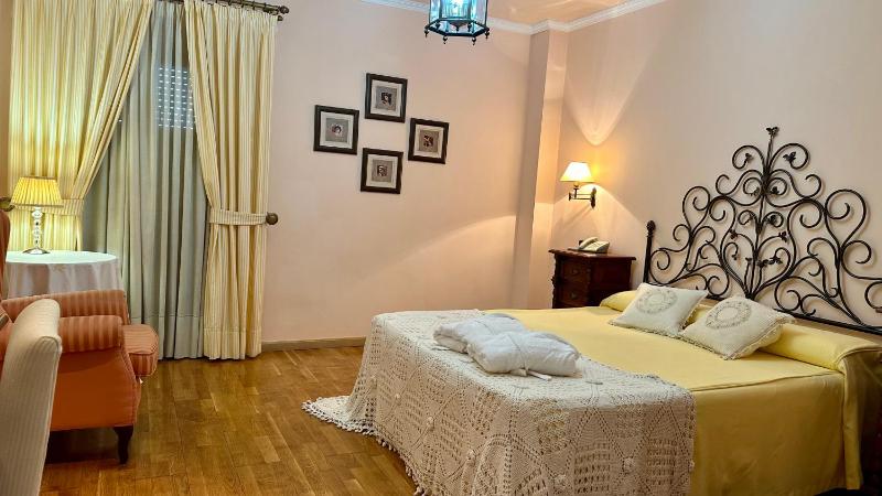 Double Room image 1