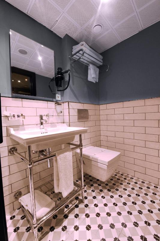 Classic Triple Room image 4