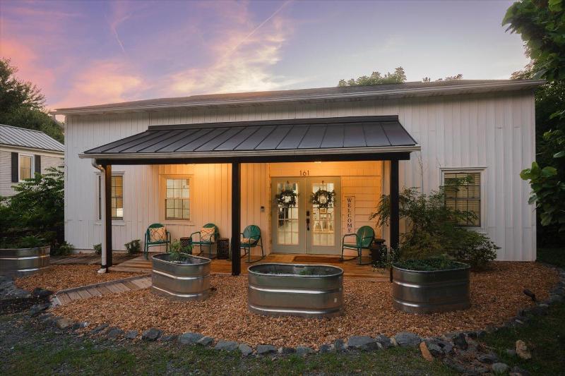 Three-Bedroom House image 1