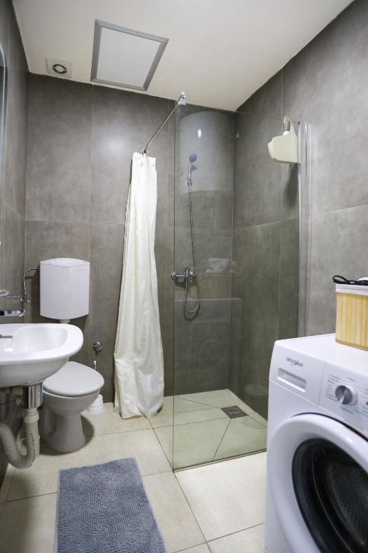 Studio Apartment image 2