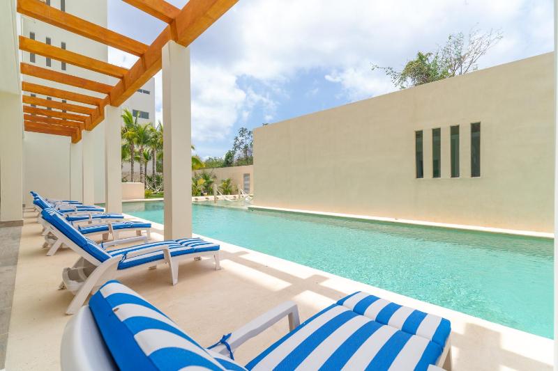 Penthouse with Jungle View Terrace Gym Pool HotTub - image 34