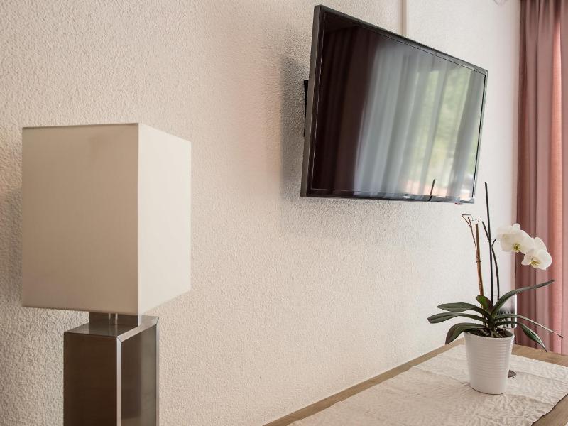 Three-Bedroom Apartment with Balcony image 4