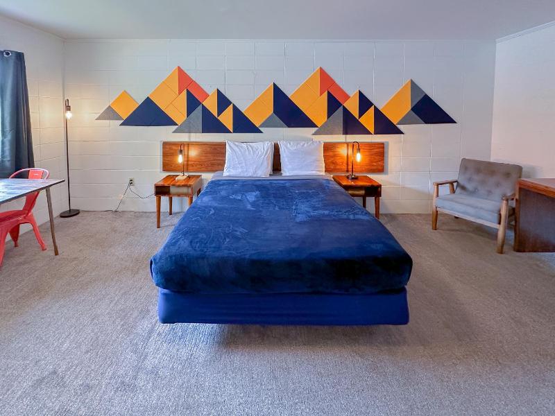 Queen Room image 3