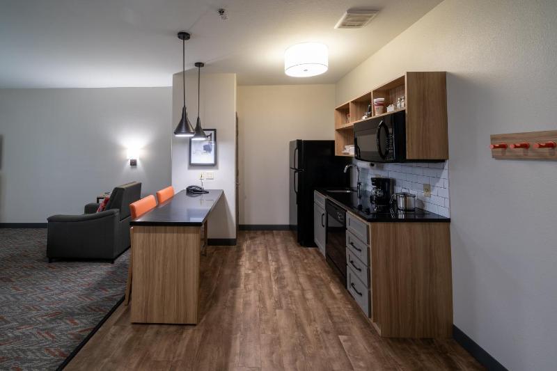 One-Bedroom Queen Suite image 2