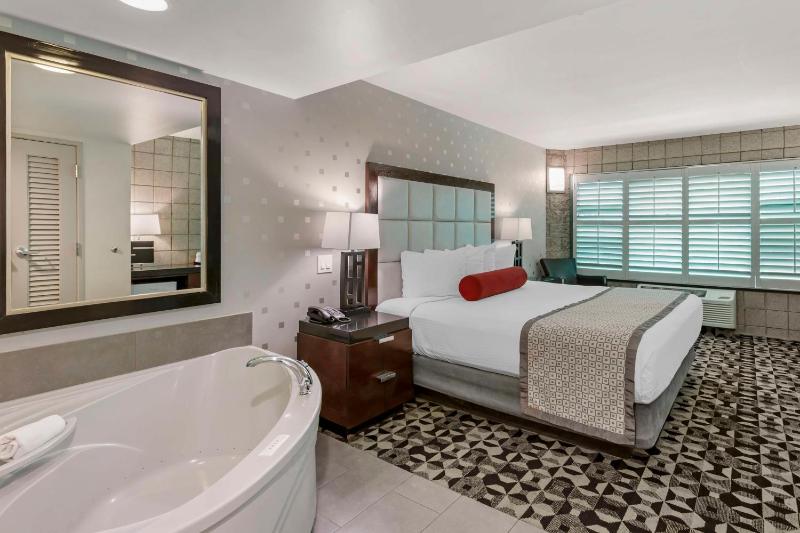 King Suite with Spa Bath - Non Smoking image 1