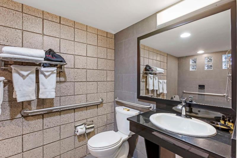 King Room with Roll-in Shower - Disability Access - Non smoking image 2