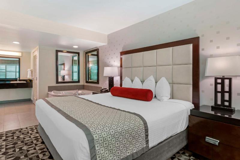 King Suite with Spa Bath - Non Smoking image 4