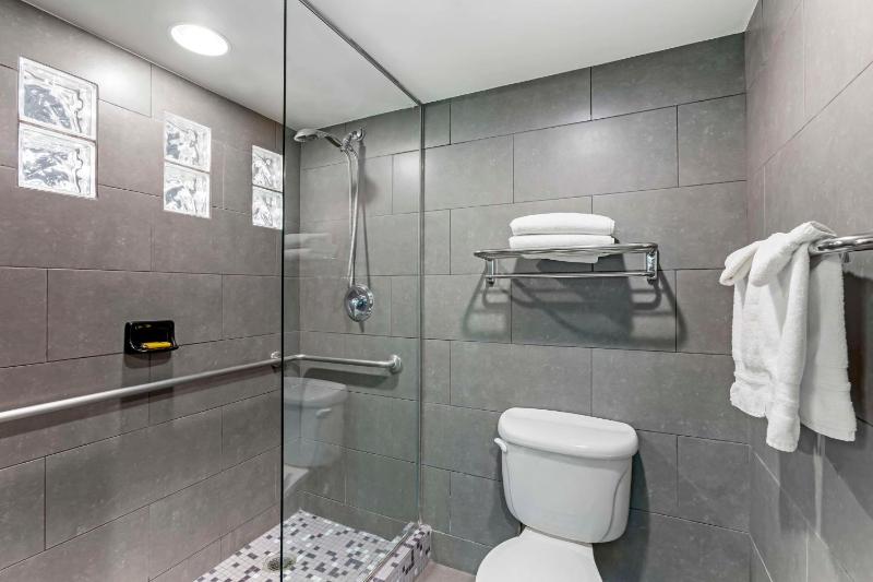 King Suite with Spa Bath - Non Smoking image 2