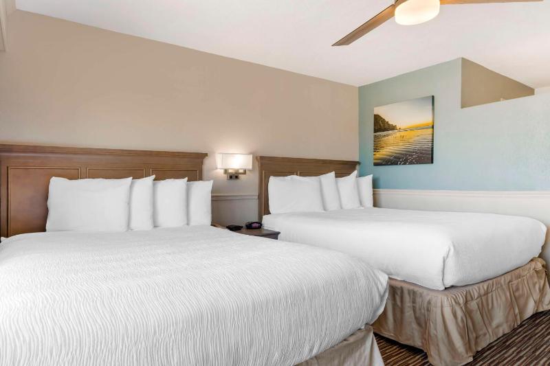 Deluxe Queen Room with Two Queen Beds - Non Smoking image 1