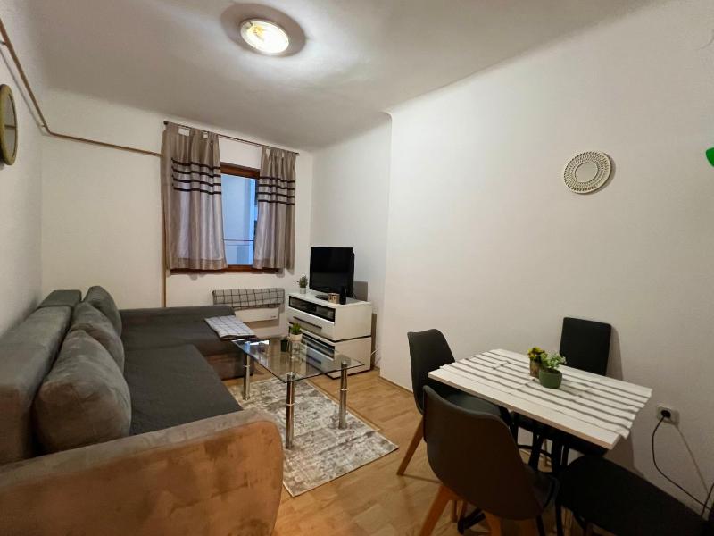City Center One-Bedroom Loft Apartment - image 10