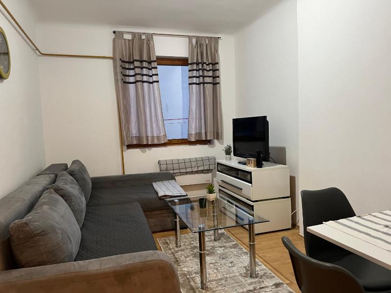 City Center One-Bedroom Loft Apartment - image 4