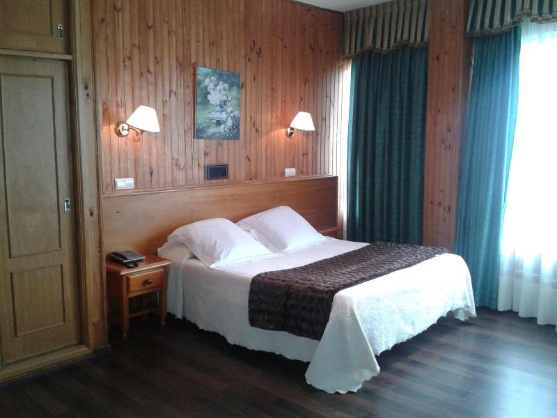 Double Room (2 Adults + 1 Child ) image 2