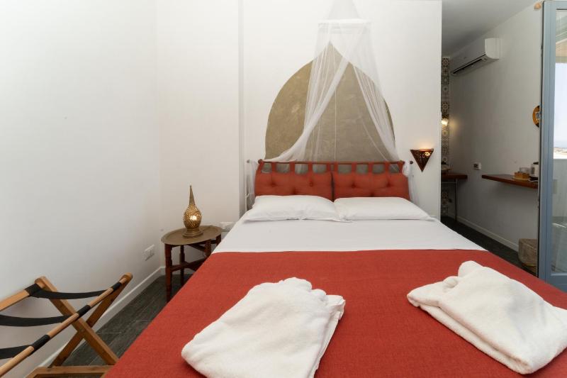 Double Room with Balcony and Sea View image 2