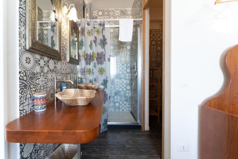 Double Room with Sea View image 4