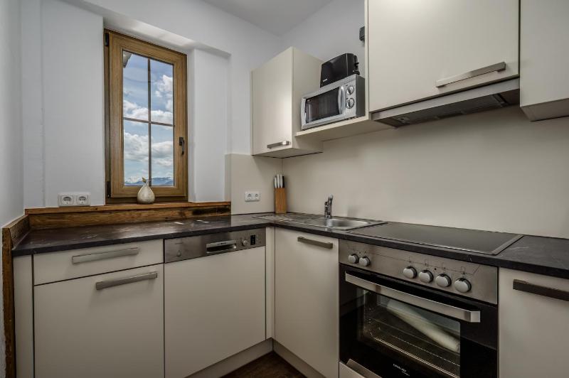 Two-Bedroom Apartment with Mountain View and Balcony Top 5 image 4