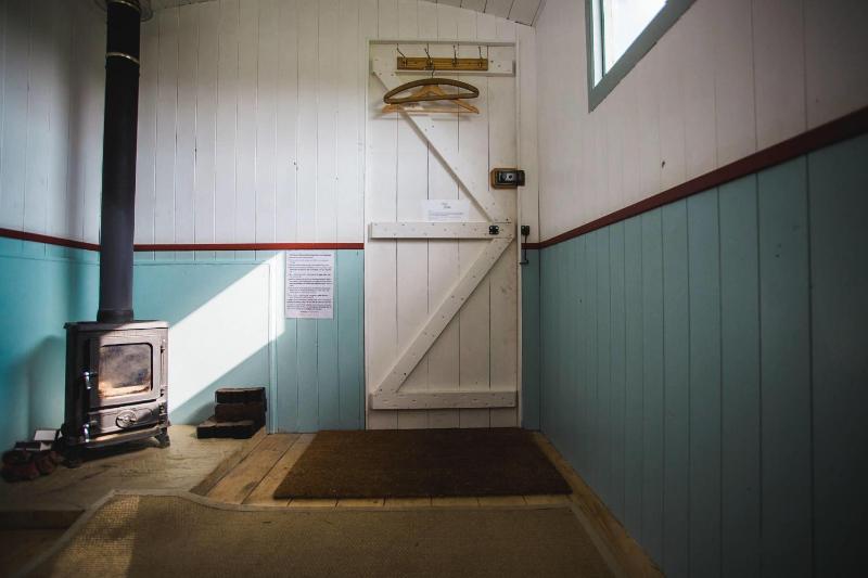 Shepherd's Hut - Apple image 4