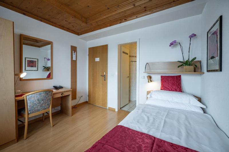 Standard Single Room image 3