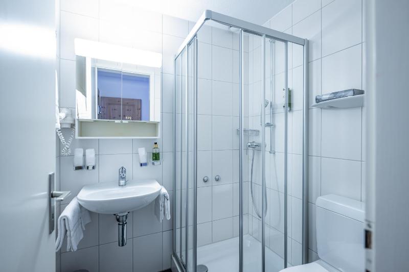 Standard Triple Room image 3