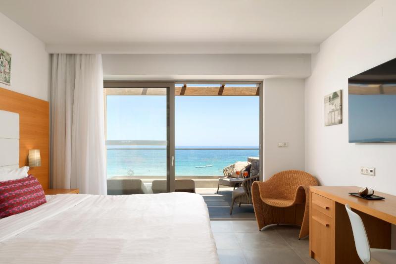 Deluxe Grand Two-Bedroom Suite Beach Front image 1
