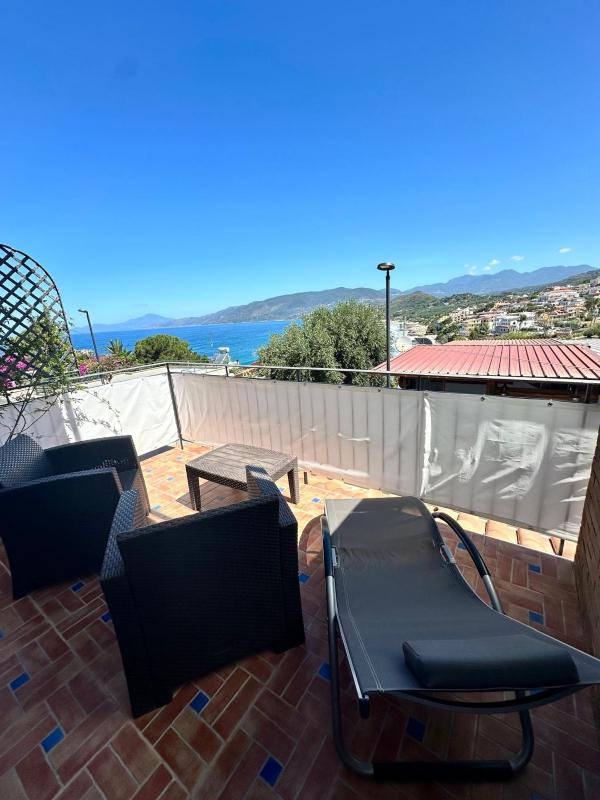Double Room with Balcony and Sea View image 1